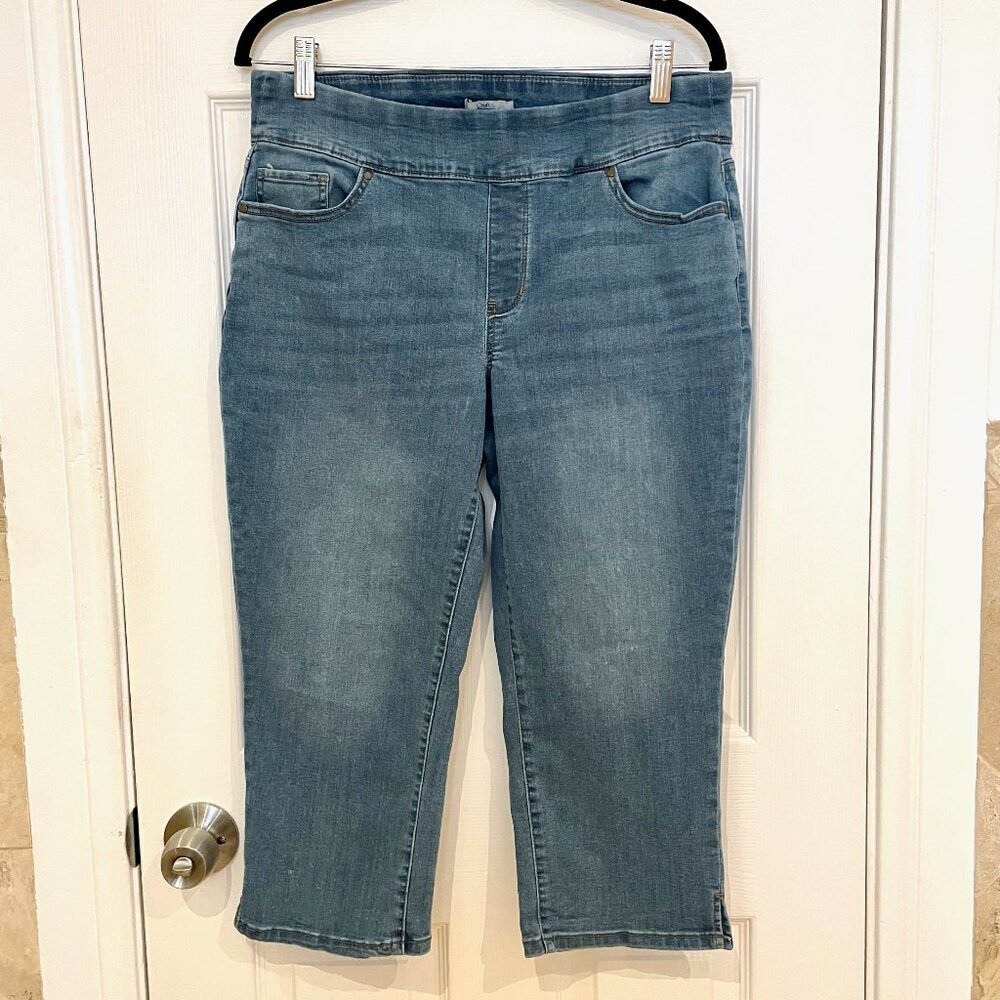 EUC Croft & Barrow Pull-On Cropped Capri Medium Wash Elastic Waist Jeans - Picture 2 of 5